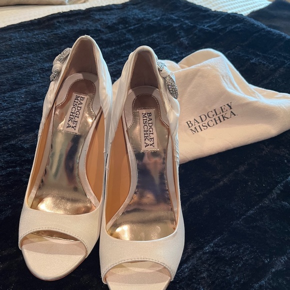 NIB Badgley Mischka Eavan Open Toe Wedding White Satin Pumps/Heels - Picture 6 of 13